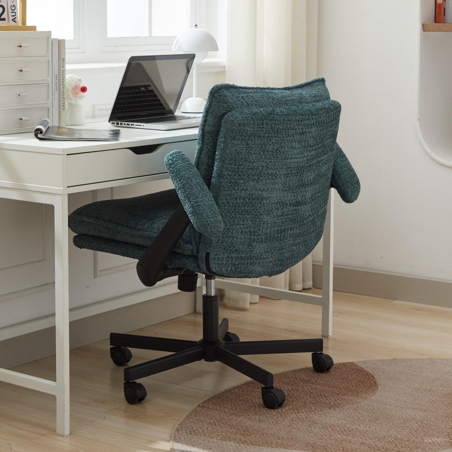 P3 Criss Cross Chair with Adjustable Armrests